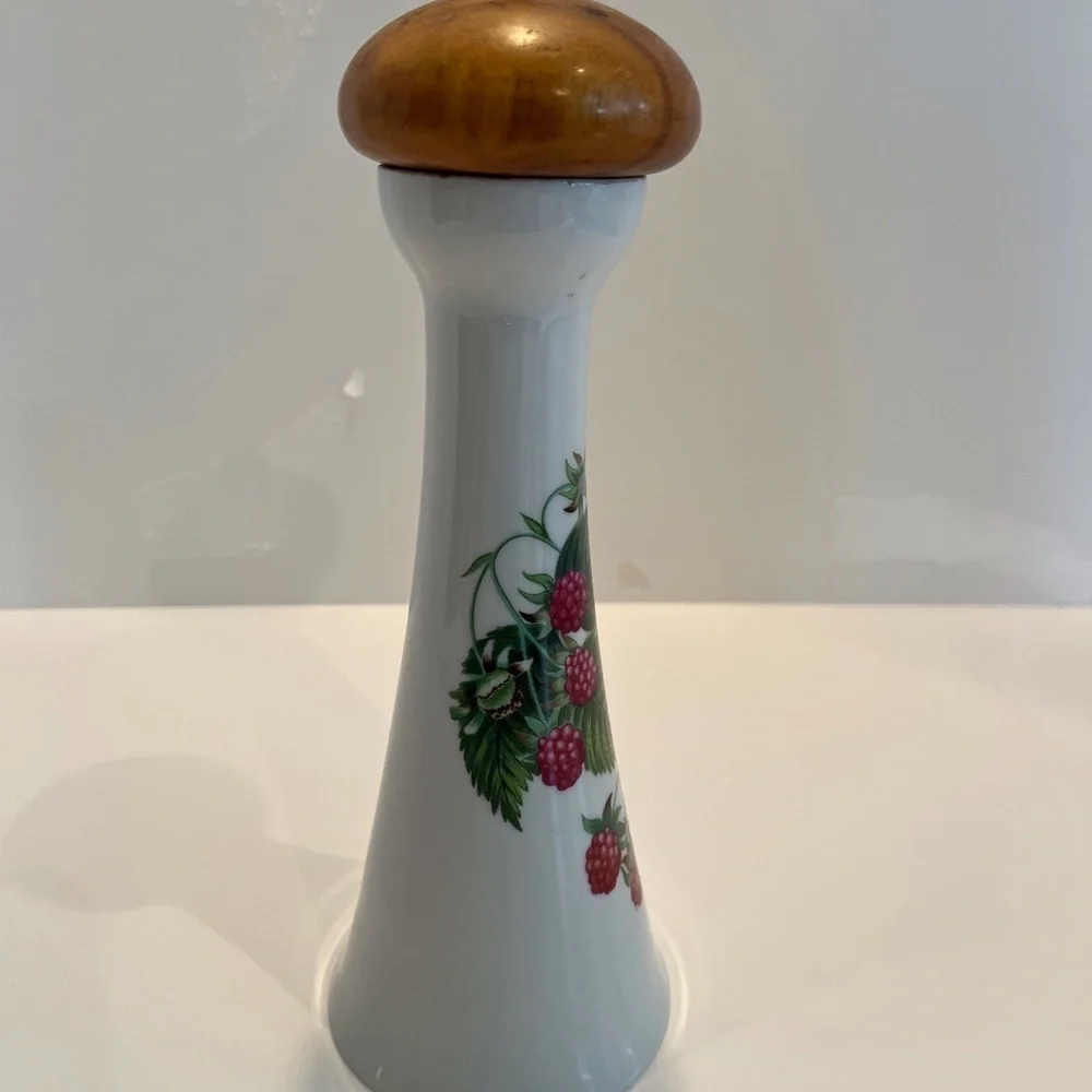 Porcelaine De Paris France Peppermill
